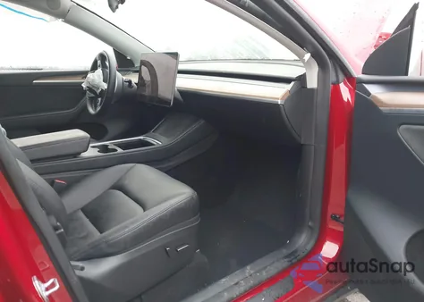 2023 Tesla Model Y Awd/Long Range Dual Motor All-Wheel Drive z USA, uszkodzony, nr VIN 7SAYGDEE2PA107654